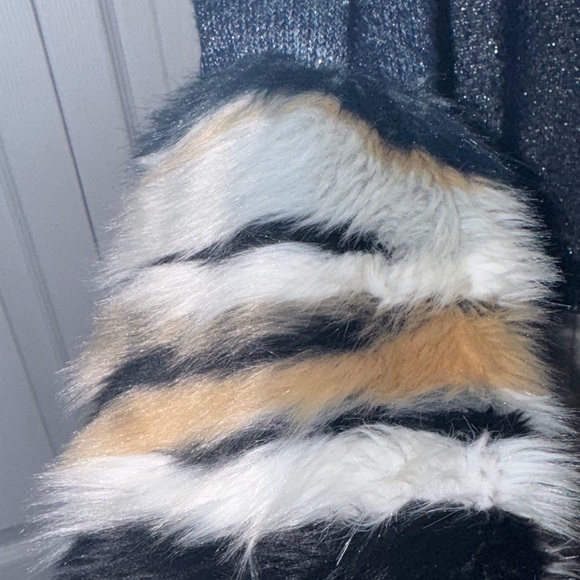 Boston Proper lured denim blue  with Faux Fur Cuffs - Picture 6 of 7